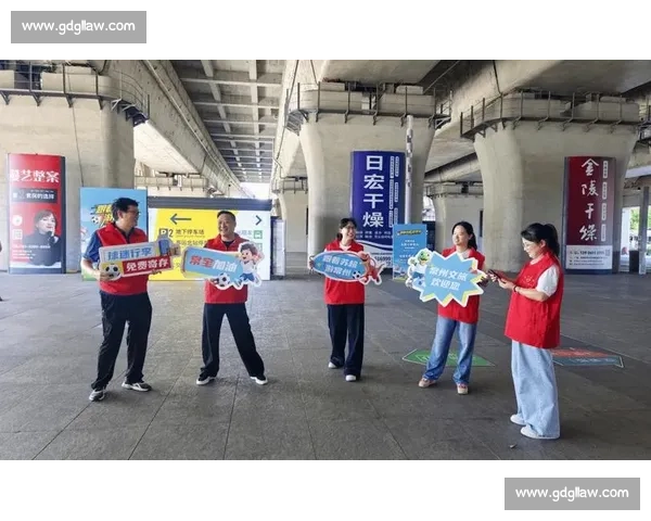 扔掉小马扎!跨省球迷夜奔 300 公里 “潜入” 苏超现场 扔掉小马扎!跨省球迷夜奔 300 公里 “潜入” 苏超现场