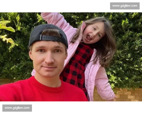 4 分钟丝滑暴击:Shane ONeill 的滑板封神时刻 4 分钟丝滑暴击:Shane ONeill 的滑板封神时刻