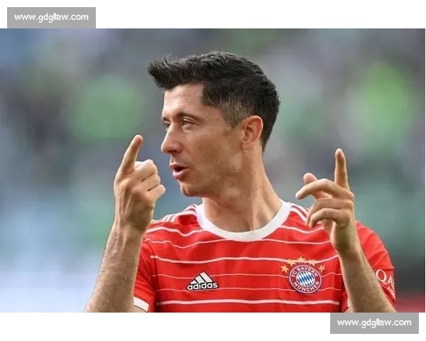 莱万自曝 2012 年已点头曼联 多特强硬留人红魔错失神锋 莱万自曝 2012 年已点头曼联 多特强硬留人红魔错失神锋