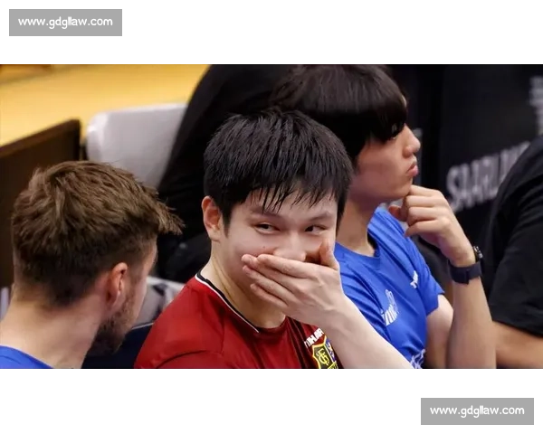 德甲温情瞬间：樊振东笑看弗朗西斯卡换衣趣事